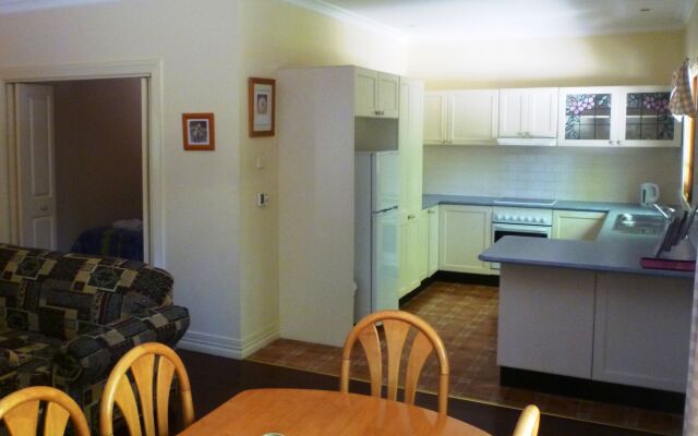 Whispering Pines Cottages