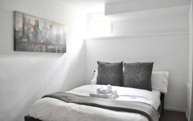 Cozy 1 BD Suite Centrally Located North Vancouver