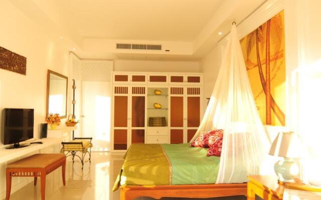 The Cabana Pool Suite