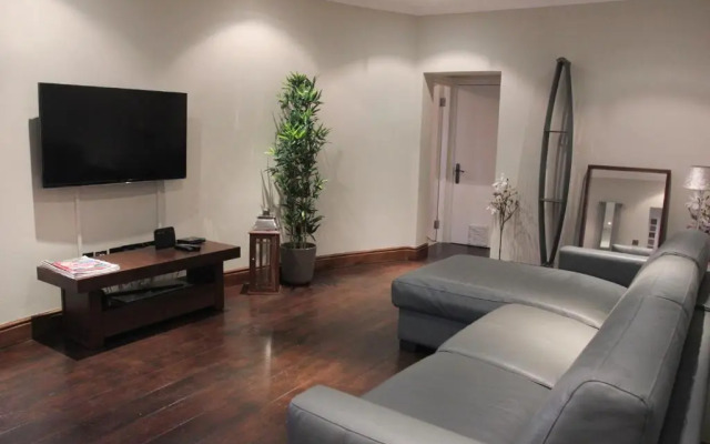 Paddington Patio Apartment