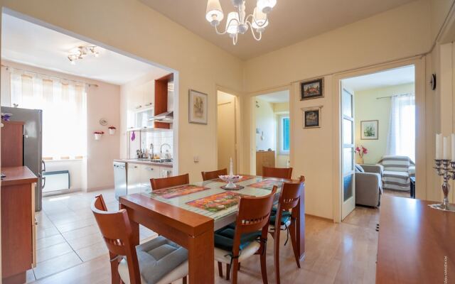 Vera Seaview Apartment