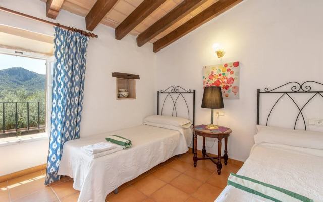 Traditional Charm With Private Pool