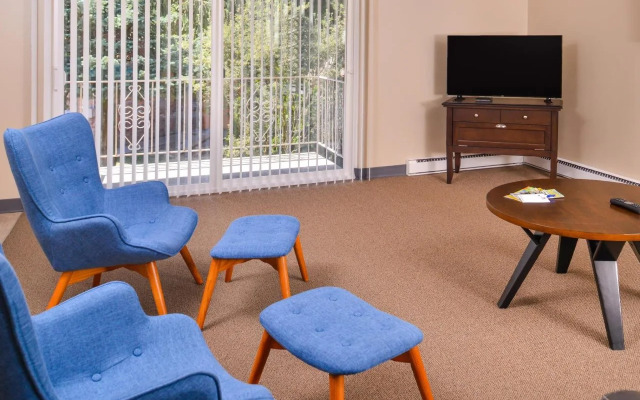 Interurban Suites Hotel