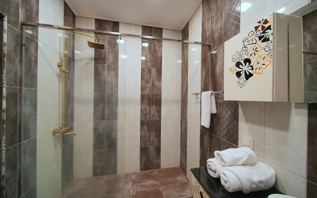 Elegant Suite by Sweet Home
