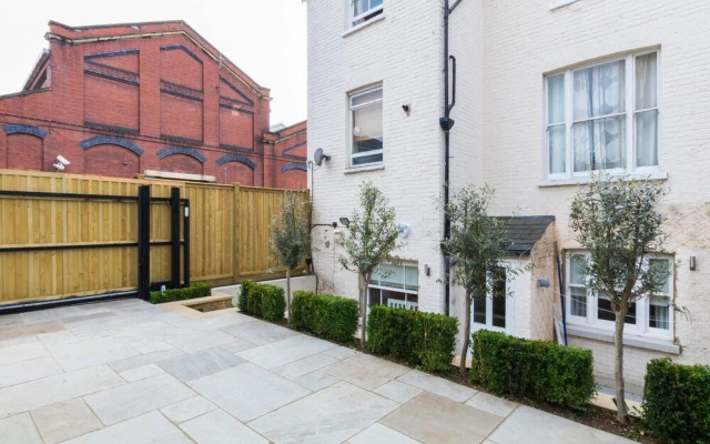 Beautiful Brook Green 2 bed Flat, Close to Tube