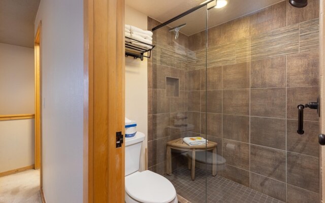 2056 The Pines 2 Bedroom Condo by RedAwning