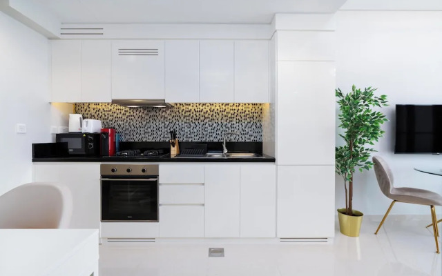 Lux BnB Aykon City I Skyline Canal Views