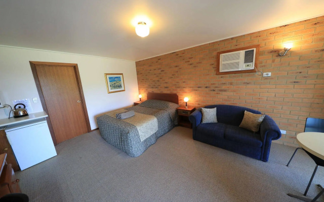 Quays Motel San Remo