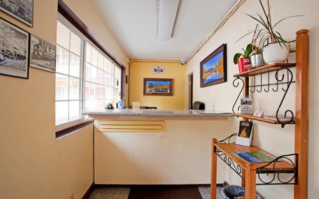 National 9 Inn Placerville