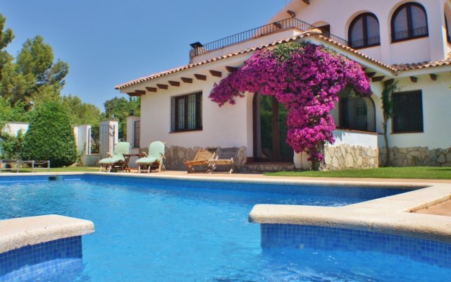 Captivating Villa in El Vendrell With Swimming Pool