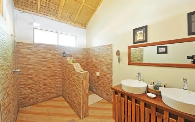 Nkuringo Bwindi Gorilla Lodge