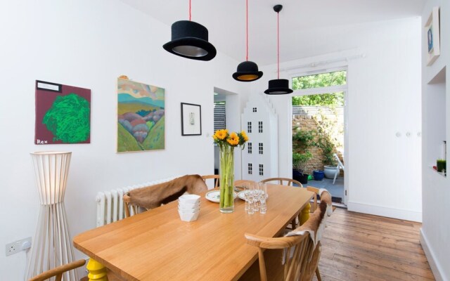 Fashionable 3BR Family Home in Battersea