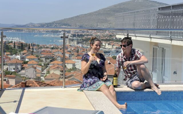 Luxury Villa Rooftop Pool !avbl in Season