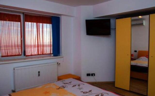 Ap. 30 Linda Residence