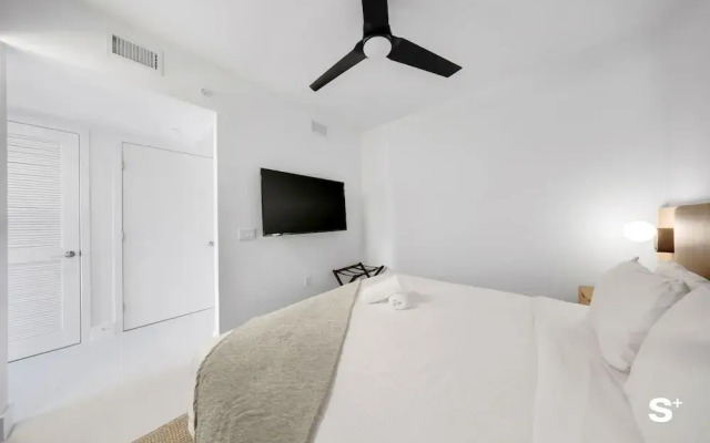 Elegant DTW Living 1BR with City Views