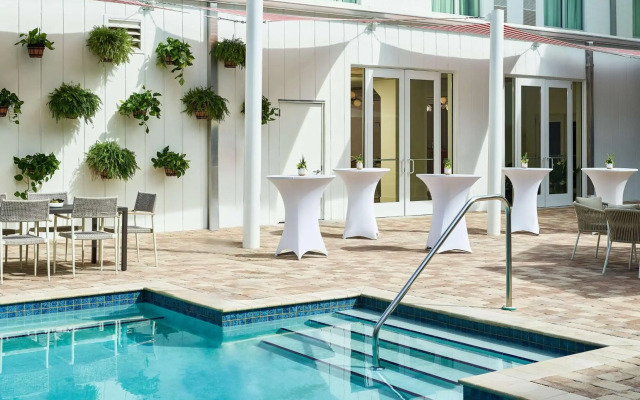 Faro Blanco Resort & Yacht Club Marathon, Curio by Hilton
