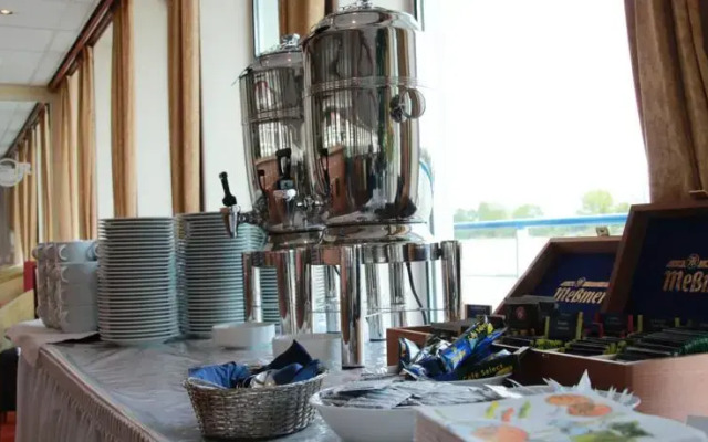 Fairtours Hotelschiff Regina Rheni Cologne