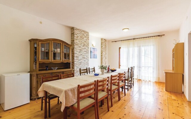 Amazing Home in Stinjan With Wifi and 6 Bedrooms