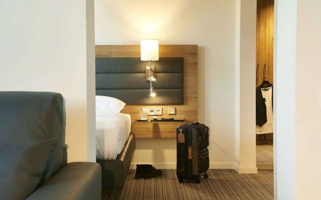MOXY London Heathrow Airport