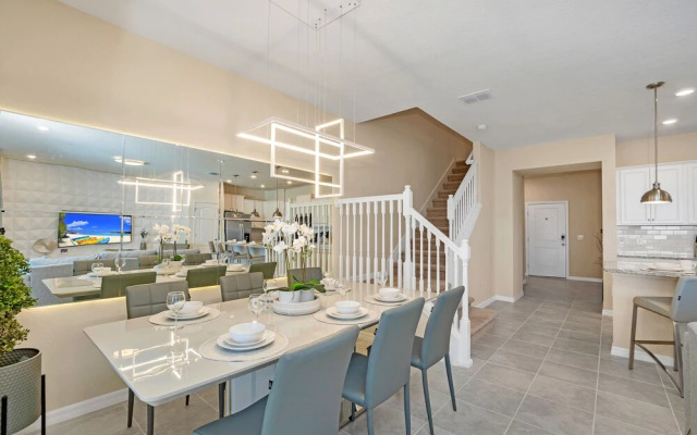 7561 Oak Spring Lane