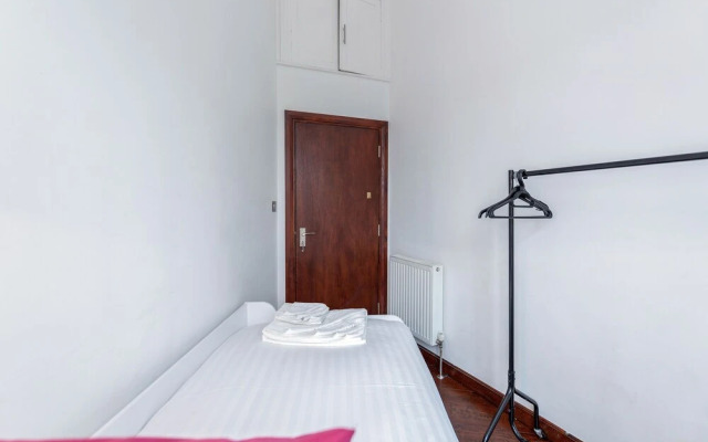South Ken Apartment by BaseToGo