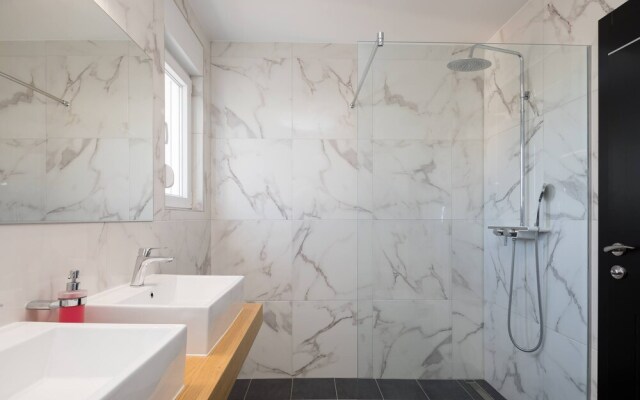 Beachfront Villa Seashell with Pool