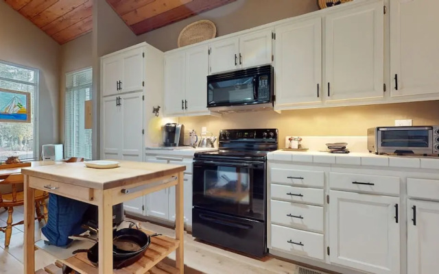 Snowcreek Iv #545 3 Bedroom Condo