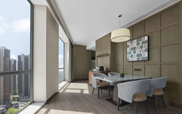 Doubletree By Hilton Yantai Golden Coast Hotel & Suites