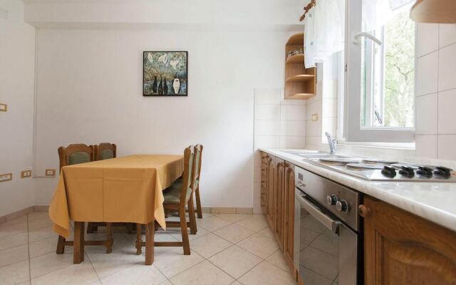 Stunning Home in Valbandon With Wifi and 6 Bedrooms