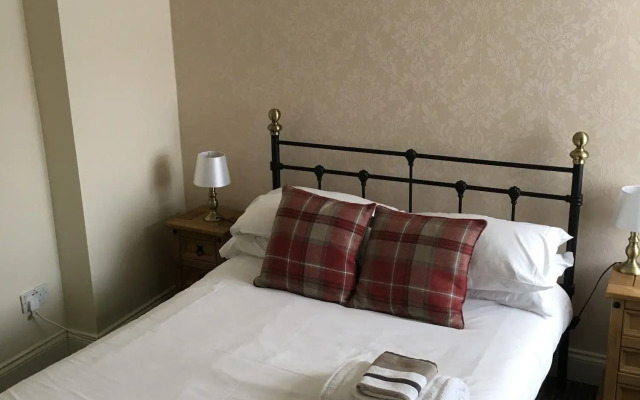 The Hollies Inn