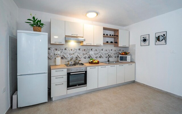 Amazing Home in Sikici With Wifi and 4 Bedrooms