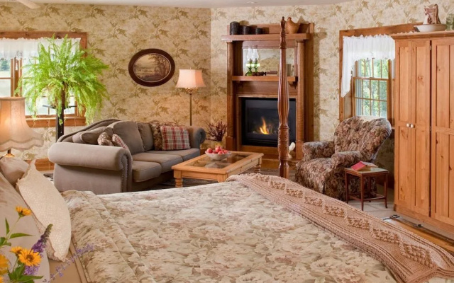 Chanticleer Guest House