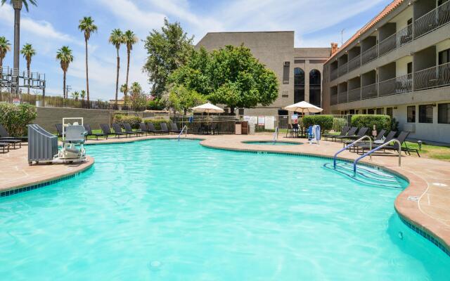 Holiday Inn Express Palm-Desert by IHG