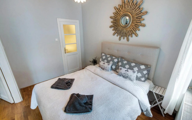 Alma's Romantic Getaway