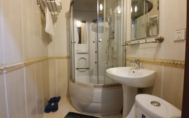 Land Hotel