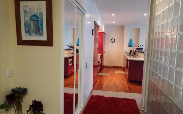 Waterfront Apartment in Princes Wharf