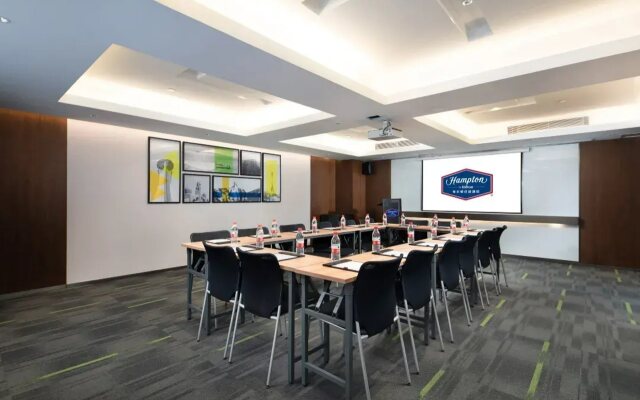 Hampton by Hilton Zhumadian Sports Center