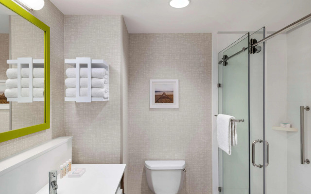 Hampton Inn & Suites by Hilton Kelowna Airport