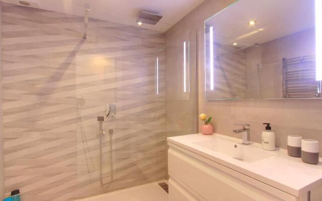 1093 modern beach apartment , huge terrace , bbq