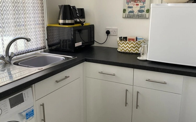Stunning 2-bed Apartment Above Schooners Bar
