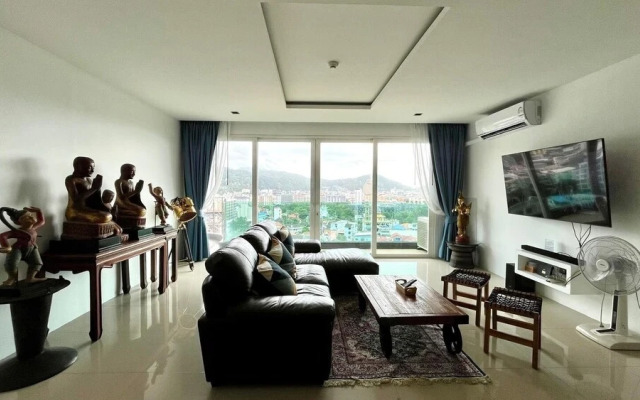 The oh so Sexy Triple Penthouse-rare 3-5br 188m2