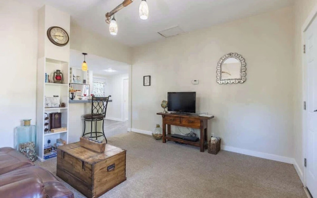 Tristian Suite Walk to Main Street