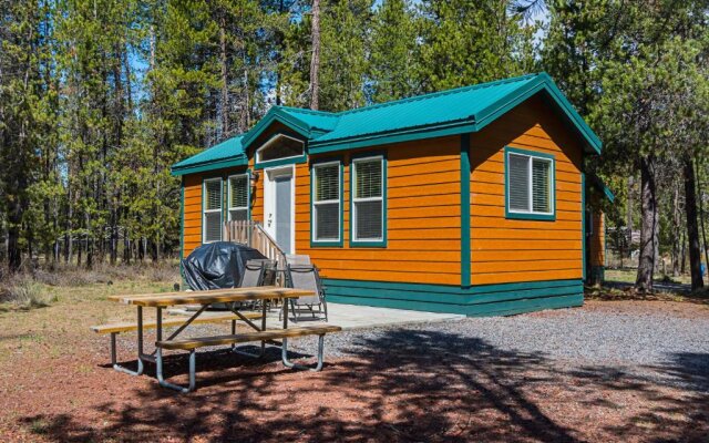 Bend-Sunriver Camping Resort Cottage 1