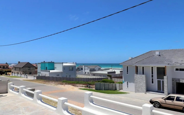 Naude House in Struisbaai