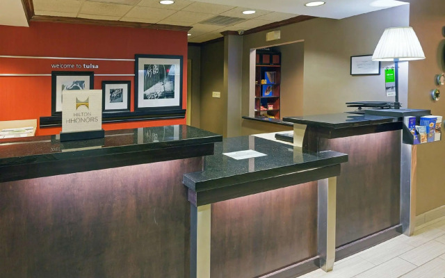 Hampton Inn & Suites Tulsa-Woodland Hills Hotel