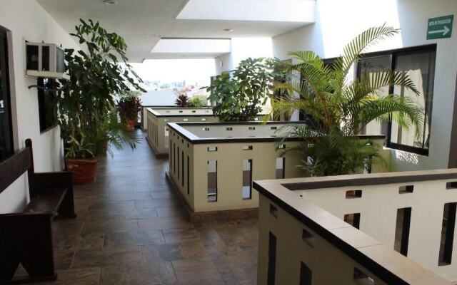 Suites Invernadero Hotel