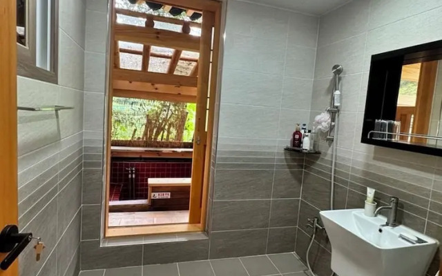 Jukrokjungsa hanokstay