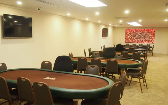 Clarion Hotel Amon Plaza