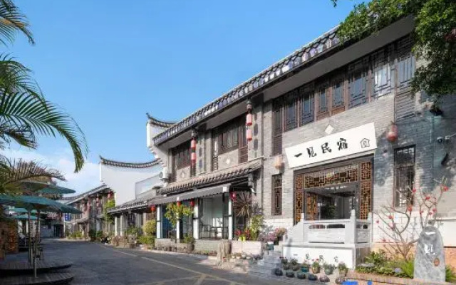 Yijian Guesthouse (Jianshui Zhu Family Garden Ancient City Branch)