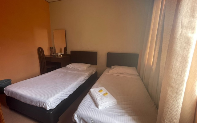 OYO 91284 White House Hotel Kluang